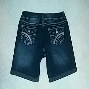 No Boundaries Curvy Fit Stretch Denim Shorts 15